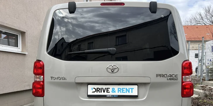 Pronájem vozidla Toyota ProAce se spací vestavbou až pro 5 osob