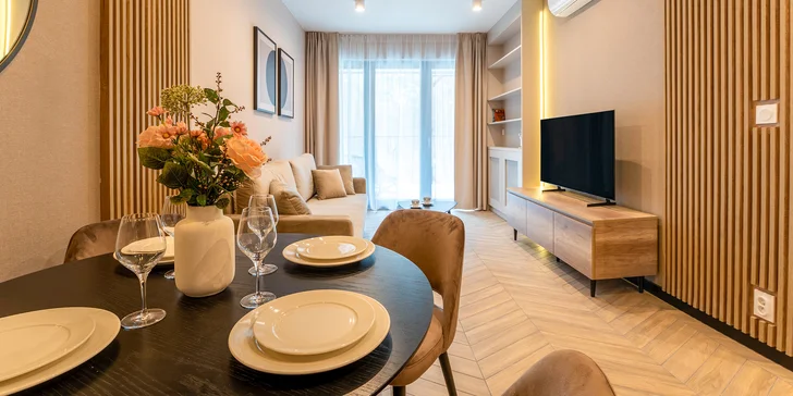 Nové apartmány u Baltu 15 min. od pláže: snídaně, bazény, vířivky a sauna