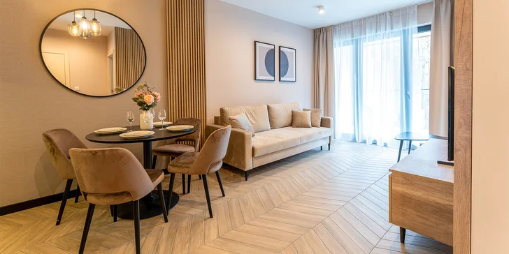 Nové apartmány u Baltu 15 min. od pláže: snídaně, bazény, vířivky a sauna