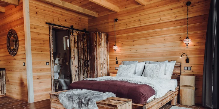 Pobyt v luxusním chaletu s vlastní vířivkou a sdílenou panoramatickou saunou: se snídaní či polopenzí