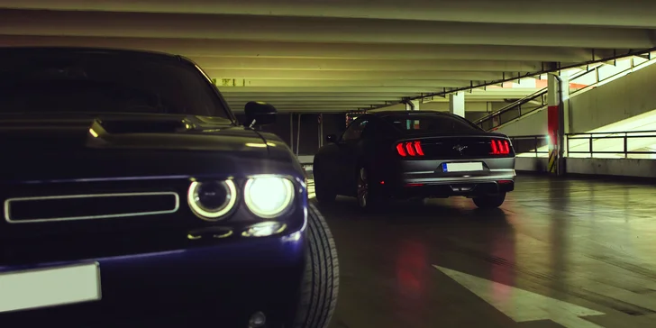 Ford Mustang a Dodge Challenger: 15 min. spolujízdy nebo až 1 hod. řízení