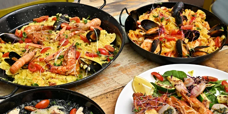 Chutě Středomoří: variace předkrmů, černé risotto i grilované mořské plody