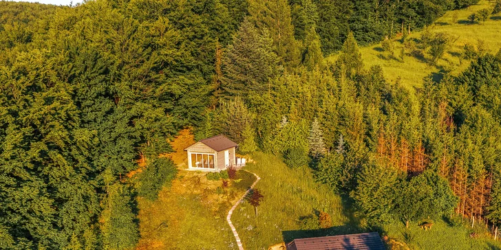 Pobyt v luxusním chaletu s vlastní vířivkou a sdílenou panoramatickou saunou: se snídaní či polopenzí