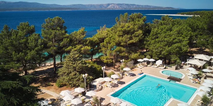 4* hotel na chorvatském ostrově Brač: snídaně či polopenze i venkovní bazén