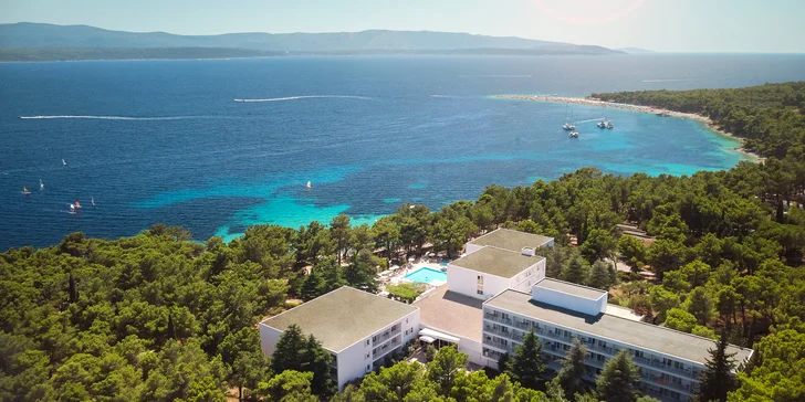 4* hotel na chorvatském ostrově Brač: snídaně či polopenze i venkovní bazén