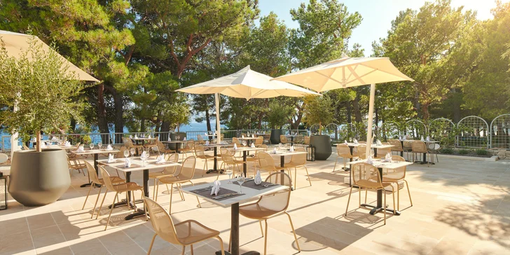 4* hotel na chorvatském ostrově Brač: snídaně či polopenze i venkovní bazén
