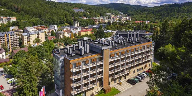Pobyt v nádherném prostředí Krynice-Zdrój: snídaně či polopenze a neomezený wellness