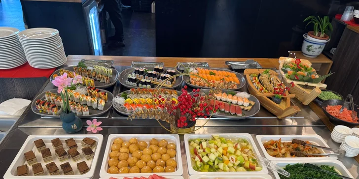 All you can eat bufet v Karlíně: asijská kuchyně, sushi, saláty a další dobroty