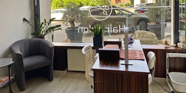 Manikúra s lakováním, gellak i shellac nebo gelová modeláž či doplnění