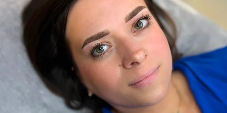 Permanentní make-up meziřasové linky, rtů či obočí pudrovou metodou