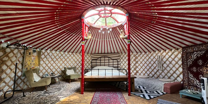 Glamping: zrelaxujte v mongolské jurtě s otevřeným výhledem na noční oblohu, až pro 3 osoby, vč. snídaně