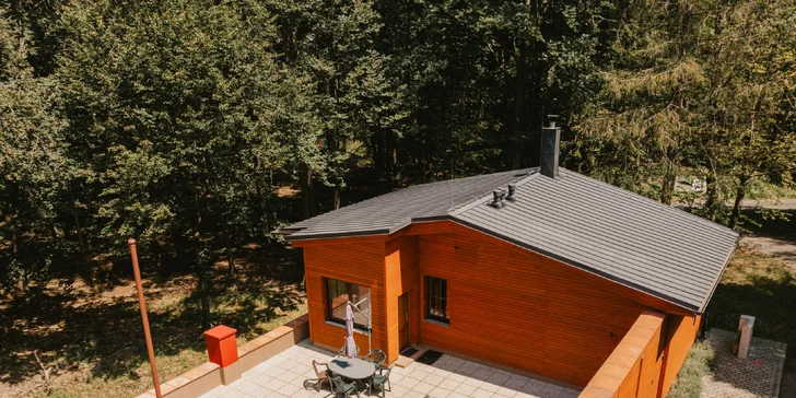 Spaní na peci a relax v sauně i koupacím sudu: luxusní apartmány uprostřed lesů v Jeseníkách
