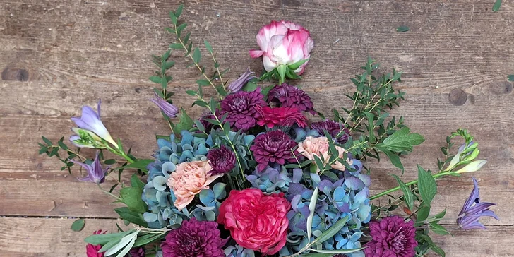 Vázání i vypichování kytic či kurz Na den floristkou vč. pomůcek a materiálů