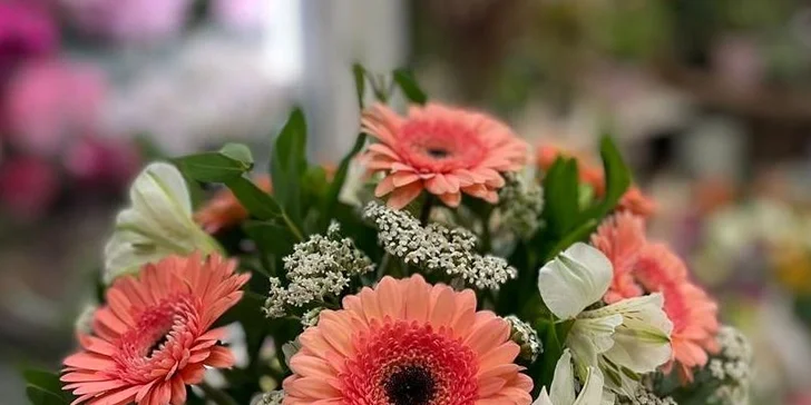 Vázání i vypichování kytic či kurz Na den floristkou vč. pomůcek a materiálů