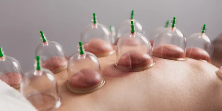 Baňkování nebo reflexní masáž: celé tělo či nohy, 40–60 minut