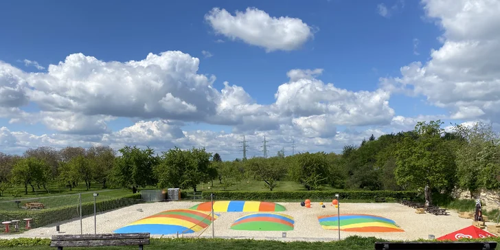 Celodenní vstup na trampolíny, hopsakoule a vodní postel i limonáda pro dva