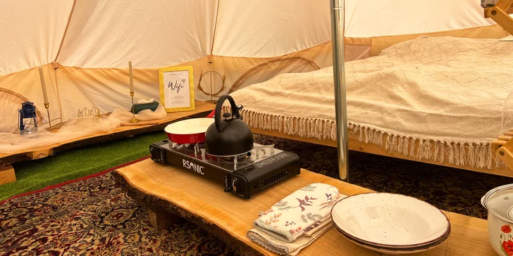Romantický glamping ve stanu: pro 2–3 osoby, vč. snídaně, 50 m od řeky Ohře