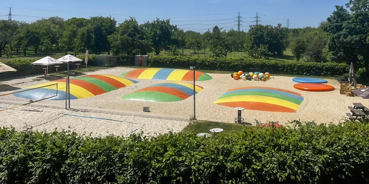 Celodenní vstup na trampolíny, hopsakoule a vodní postel i limonáda pro dva
