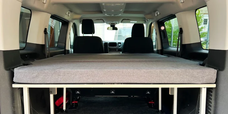 Pronájem vozidla Toyota ProAce se spací vestavbou až pro 5 osob