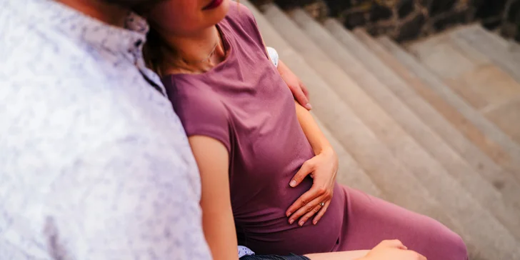 Rodinné, párové, těhotenské či new born focení: 15 upravených snímků z exteriéru či ateliéru