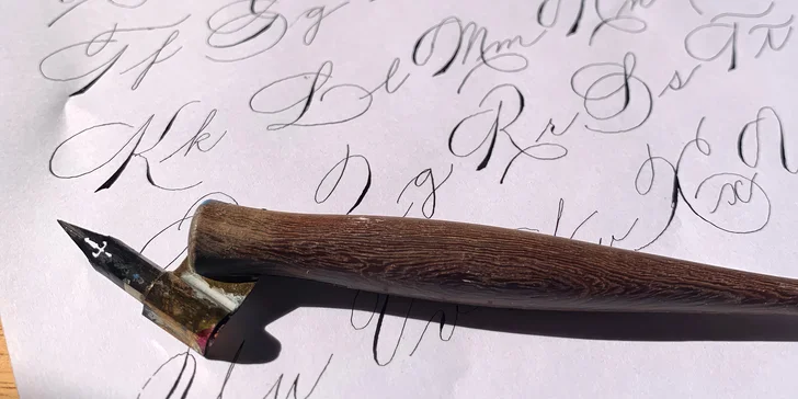 Kaligrafický workshop: úvod do stylu Copperplate, psaní monogramů i flourishing