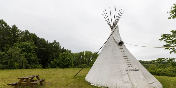 Indiánské teepee uprostřed Českého ráje pro celou rodinu i partu přátel