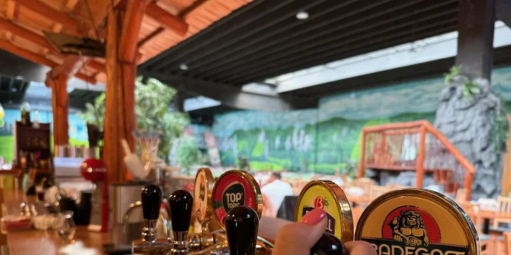 Zábava pro pár i rodinu: 60 min. Adventure Golfu s pizzou a nápoji