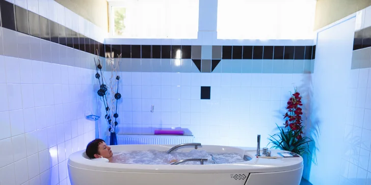 Pobyt ve 4* hotelu v Mariánských Lázních: jídlo, vyhřívaný bazén i wellness procedury