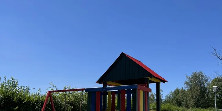 XXL kuřecí nebo vepřový řízek a bramborový salát pro 1 nebo 2 osoby
