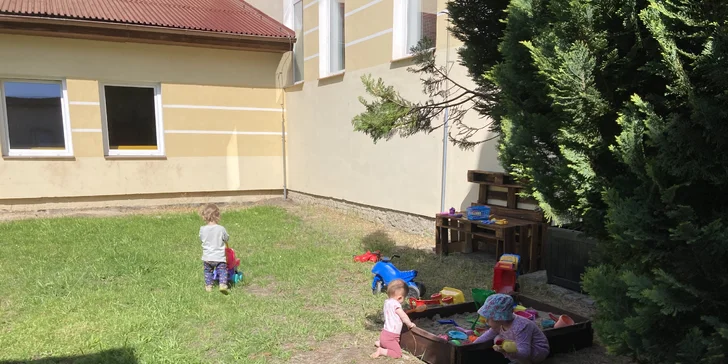 Work and Play v Českých Budějovicích: Wi-Fi prostor pro rodiče, zábava s chůvou pro děti