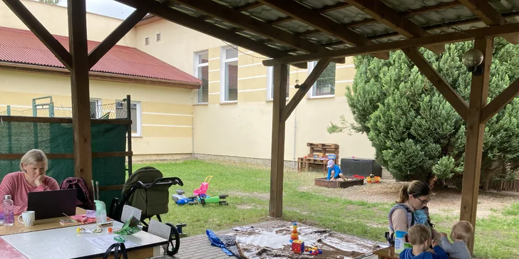 Work and Play v Českých Budějovicích: Wi-Fi prostor pro rodiče, zábava s chůvou pro děti