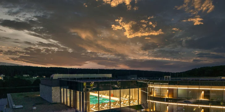 Nový hotel u jezera Wisełka: pláže Baltu i Volyňský park na dosah, wellness a polopenze v ceně