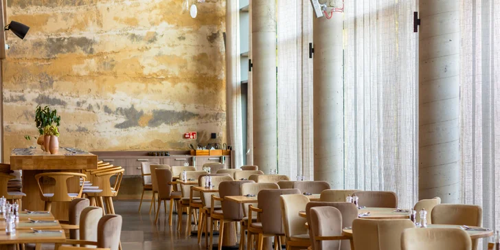 Nový hotel u jezera Wisełka: pláže Baltu i Volyňský park na dosah, wellness a polopenze v ceně