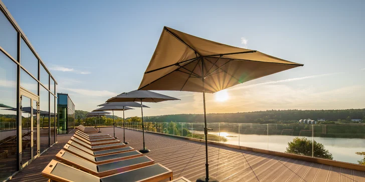 Nový hotel u jezera Wisełka: pláže Baltu i Volyňský park na dosah, wellness a polopenze v ceně