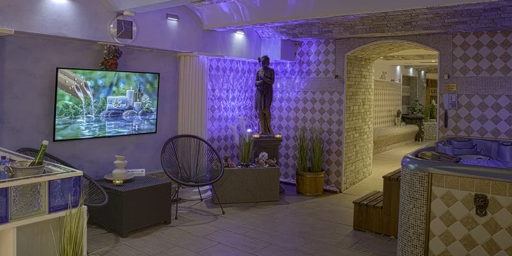 Privátní wellness na 2 hodiny pro dva: vířivka, sauna, víno i obložená mísa