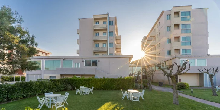 Dovolená v Itálii: hotel přímo u pláže, polopenze i venkovní bazén