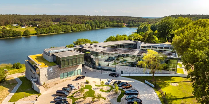 Nový hotel u jezera Wisełka: pláže Baltu i Volyňský park na dosah, wellness a polopenze v ceně