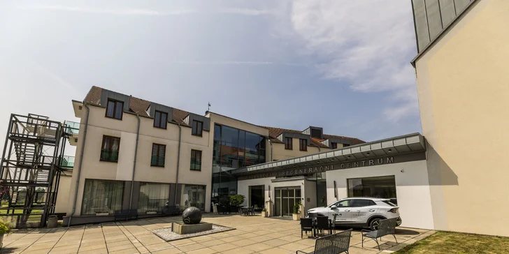 Luxusní pobyt v Hluboké nad Vltavou: 5* hotel u zámku s wellness a jídlem