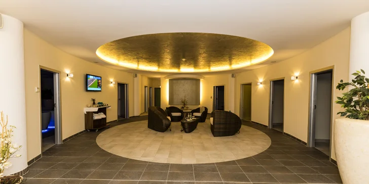 Luxusní pobyt v Hluboké nad Vltavou: 5* hotel u zámku s wellness a jídlem