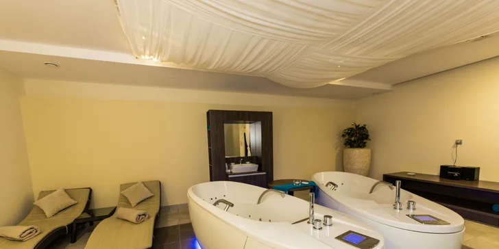Luxusní pobyt v Hluboké nad Vltavou: 5* hotel u zámku s wellness a jídlem