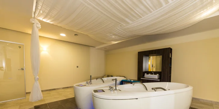 Luxusní pobyt v Hluboké nad Vltavou: 5* hotel u zámku s wellness a jídlem