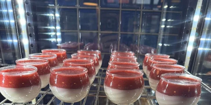 Hostina pro milovníky masa: špíz se 3 druhy masa, hranolky, zelenina i dezert pro 2 osoby