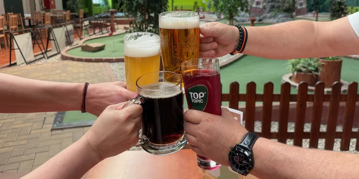 Zábava pro pár i rodinu: 60 min. Adventure Golfu s pizzou a nápoji