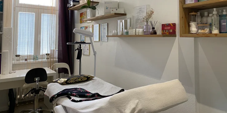 Kosmetické ošetření dle výběru: peeling, masáž obličeje i sádrová maska