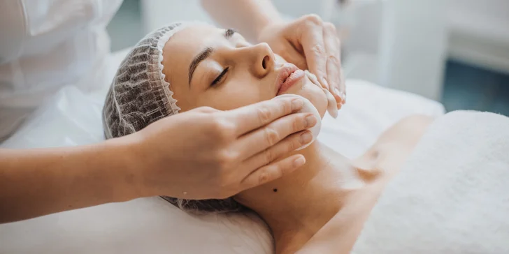 Odpočinek pro pleť: peeling, maska a masáž obličeje, krku a dekoltu