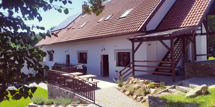 Ubytování v penzionu na statku: snídaně i vstup do wellness, možnost projížďky na koni
