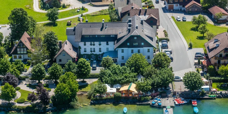 Pobyt v rakouských Alpách: hotel přímo u jezera, polopenze, lázně i půjčení kol