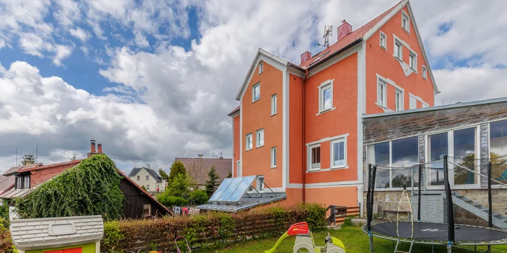 Krušné hory i s jídlem: vybavený apartmán nebo chalupa až pro 14 osob