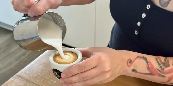 Snídaňové menu pro 1 i 2 osoby: bagel à la benedikt nebo snídaňový talíř a nápoj