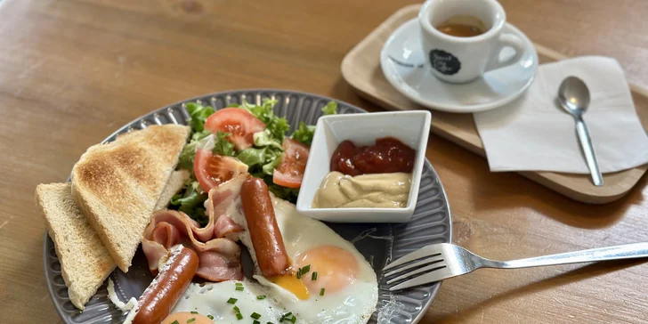 Snídaňové menu pro 1 i 2 osoby: bagel à la benedikt nebo snídaňový talíř a nápoj